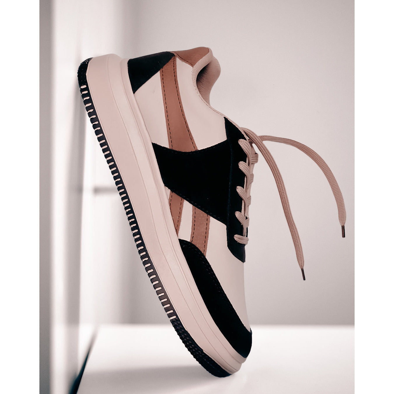 Phoenix Lace up Sneaker